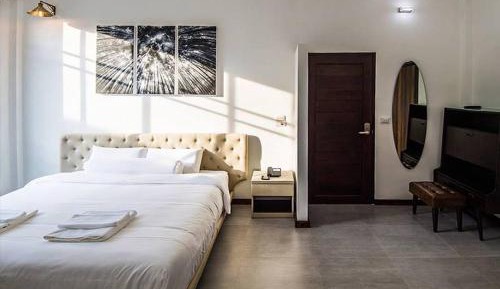 Standard Queen Room