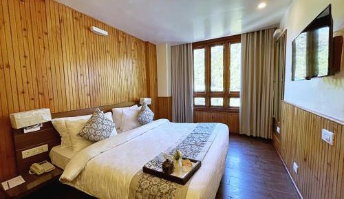 Suite with Mountain View