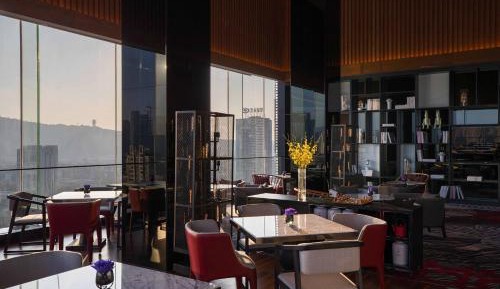 Executive Club Room with King Bed