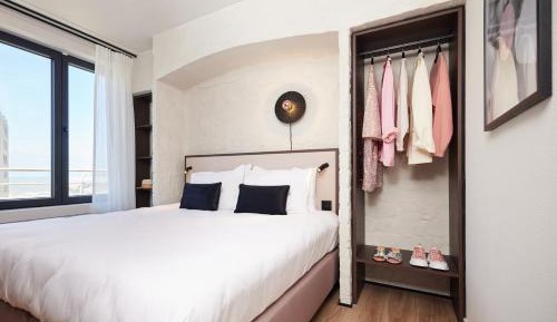 Balcony Room