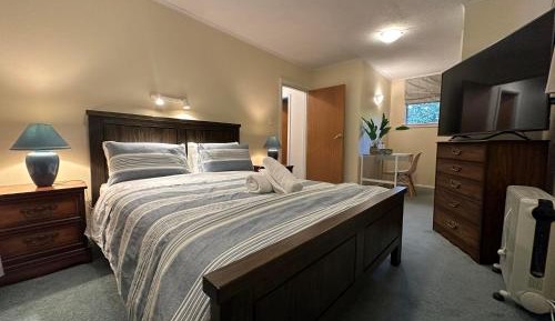 Queen Room with Shared Bathroom