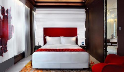 Full Moon King Room with Partial Harbor View