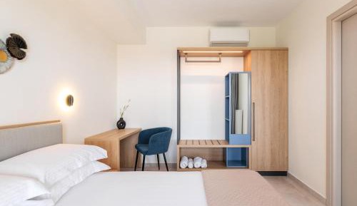 Deluxe Double Room with Balcony and Sea View