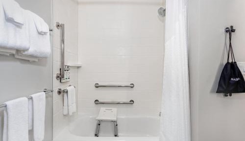 Standard King Room with Accessible Tub - Mobility Access