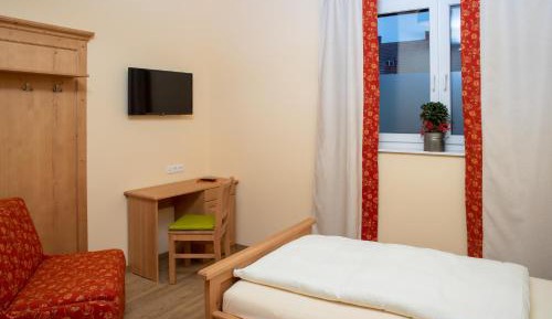Single Room with Private Bathroom