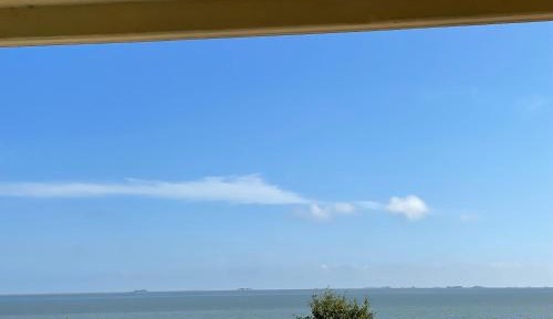 Apartment with Lake View