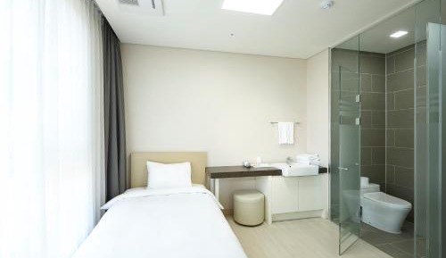 White Suite Family Room