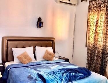 Apartment with Mountain View