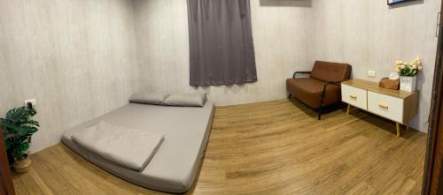 Standard Double Room with Shared Bathroom
