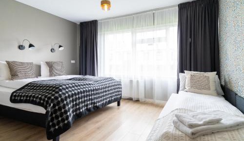 King Room with Roll-In Shower - Disability Access