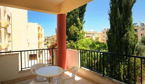 One-Bedroom Apartment with Inland View