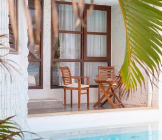 Junior Suite triple with pool access