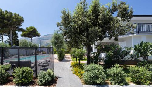 Apartment with Garden View