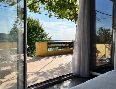 King Studio with Sofa Bed