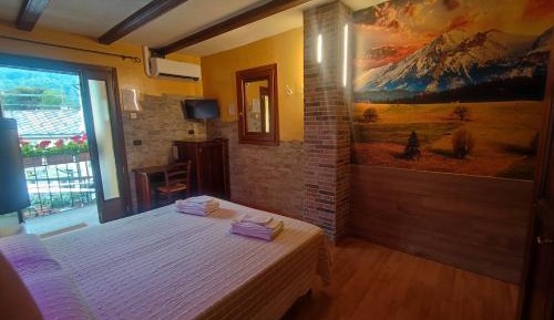 Double or Twin Room with Private Bathroom