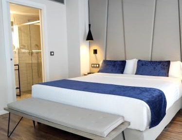 Deluxe Double Room with Balcony and Sea View