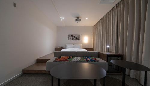 Suite with Beam projector