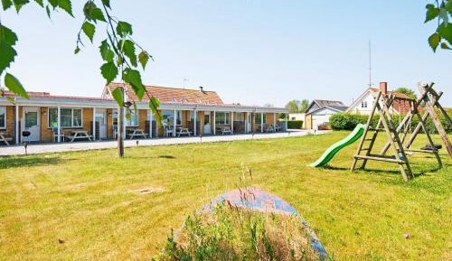 One-Bedroom Holiday Home