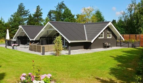Three-Bedroom Holiday Home 
