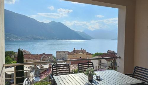 Two-Bedroom Apartment with Balcony and Sea View