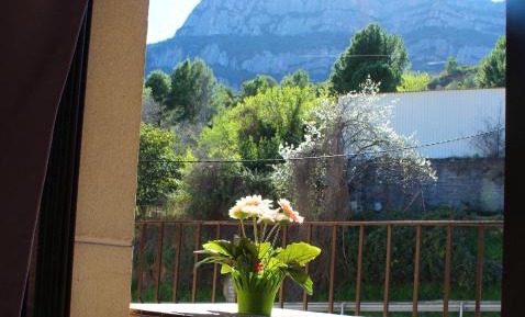 Apartment with Mountain View