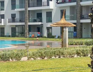 Apartment with Pool View 