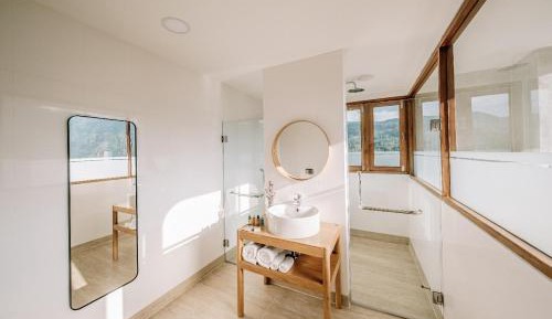 King Room with Spa Bath