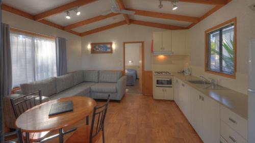 Riverfront cabin 2 berth