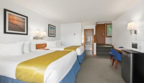 Two Queen Garden View Room (Pet-Friendly)