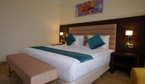 Deluxe King Room with Balcony - Non-Smoking