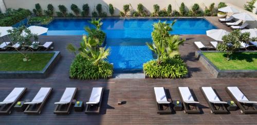  Premier Room, Pool view, Guest room, 1 King 