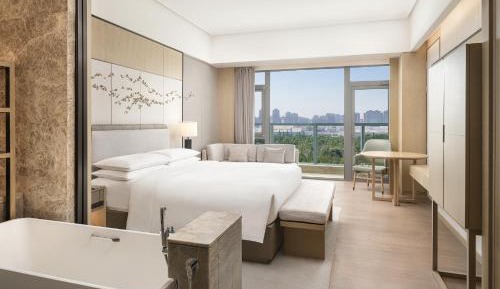 Deluxe Garden View King Room With Balcony