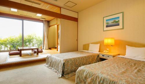 Room with Tatami area and Sea View