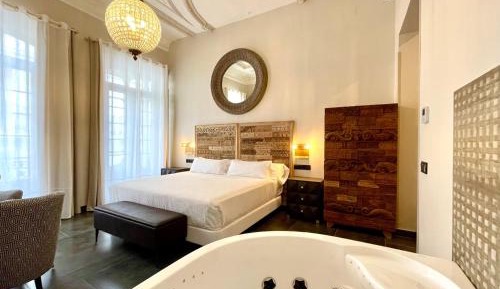 Deluxe Suite with Spa Bath