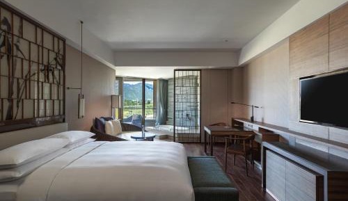 Balcony Deluxe King Room