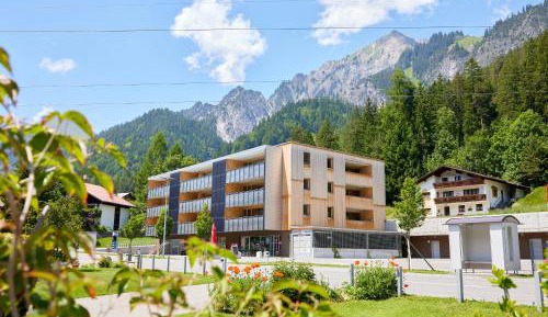 Apartment with Mountain View