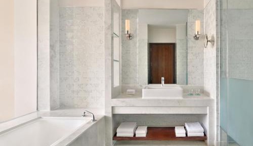 Premium, Guest room, King, Garden View(20% discount on food and soft beverages, 20% discount on Spa,Buy 1 get 1 on select brands at madeira bar between 4 pm - 10 pm)