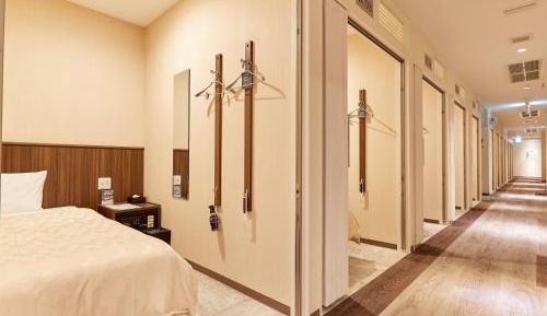 Single Room with Shared Shower and Toilet (Male Only)