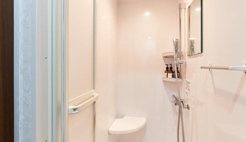 Wide Single Room with Shared Shower and Toilet (Male Only)