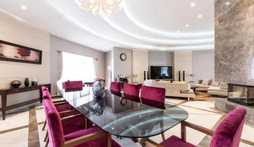Deluxe Suite with Spa Bath