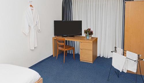 Single Room with Shared Bathroom