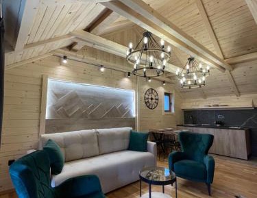 Apartment with Mountain View