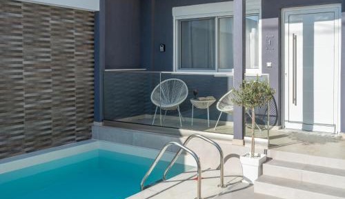 Junior Suite with Pool View
