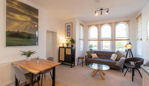 Deluxe One-Bedroom Apartment