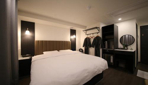 Standard King Room