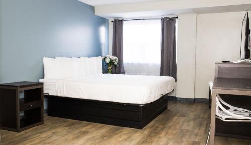 Standard King Room - Non-Smoking 