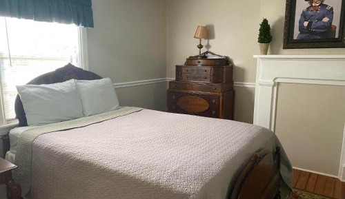 Custer Guest House Room 