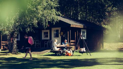 Cottage with Shared Bathroom (6 Adults)