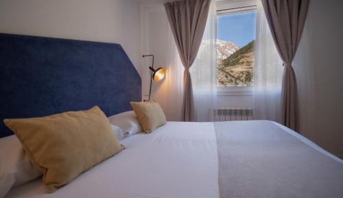 Superior Double or Twin Room with Mountain View