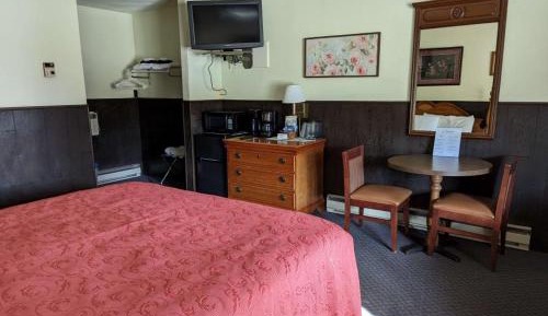 Deluxe King Suite